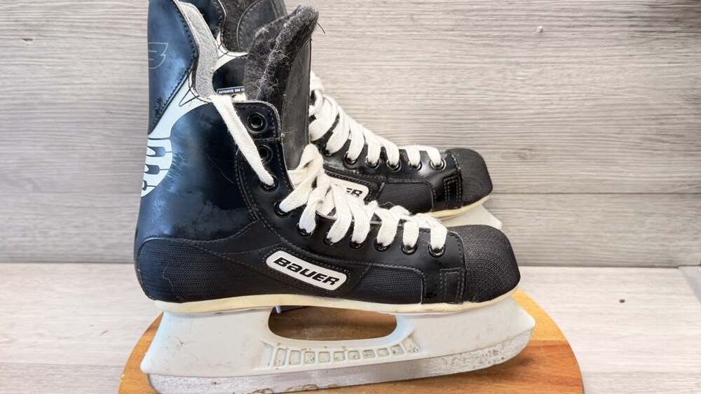 Bauer Impact skate hockey ice skates Men’s 6. Women’s 8